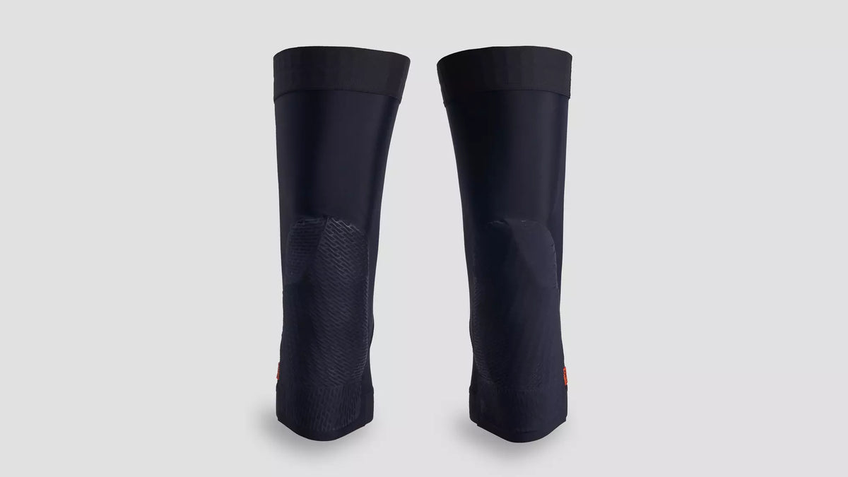 2025 Specialized Traction D3O Knee Pad Knee Cover - Black, Large