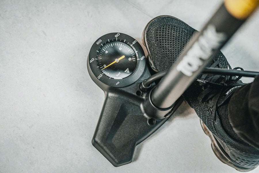 Topeak Joeblow Urban Ex Floor Pump - Steel Barrel / Plastic Base  3.5" Base Mount Gauge 120 Psi /8 Bar Smarthead BLK/Sand